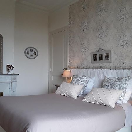 Bed and Breakfast Le Manoir De Crisolles Zimmer foto