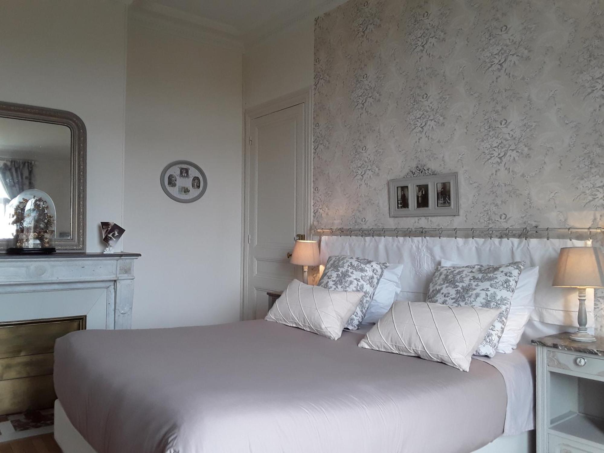 Bed and Breakfast Le Manoir De Crisolles Zimmer foto